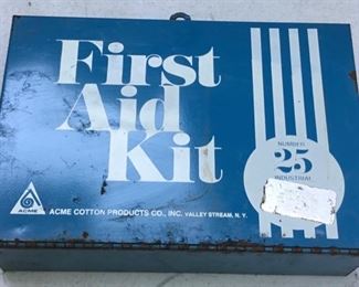 VINTAGE FIRST AID KIT BOX