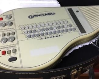 OMNI CHORD ELECTRONIC AUTOHARP W/CARRY CASE.  