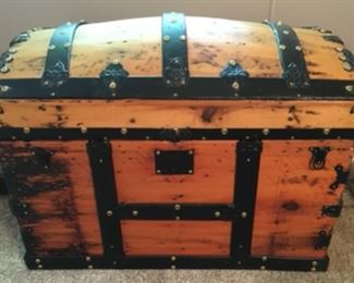 Antique humpback trunk