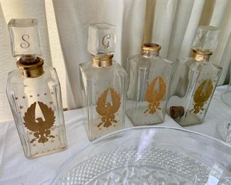 Decanters (S- scotch, G - gin)