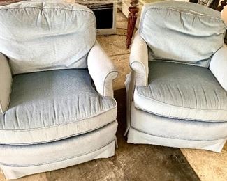 28w x 27d x 30h (18” floor to seat)
Soft velvet like fabric light blue arm chair $25 ea sold