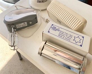 Oster Hand Mixer $10
Nib pampered Chef $10