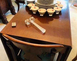 Vintage drop leaf gate leg dining table