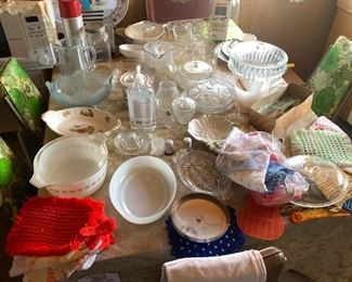 Yes, you are seeing that right, there is vintage Pyrex here! And all a part of the $20 fill your bag sale!