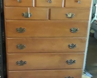 Ethan Allen Early American (Baumritter) Chest of Drawers in Heirloom Nutmeg