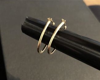 62. Pair of 14kt Yellow Gold Oblong Hoops