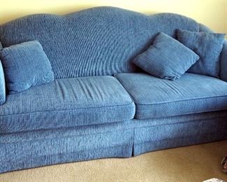 Flexsteel Upholstered 2-Cushion Sofa, 29" x 85", Includes 3 Throw Pillows