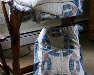 Wood Quilt Rack, Including Twin Size Wedding Ring Quilt, And Home Classics Quilt