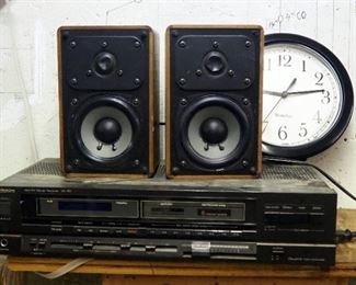 Technics AM/FM Stereo Receiver Model SA-190, Including Realistic Speakers Qty 2