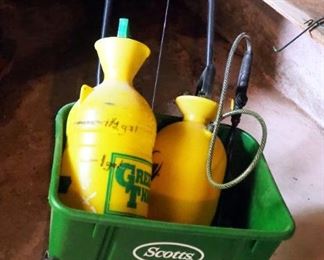Scotts Speedy Green Broadcast Spreader Model 2000 And Pump Sprayers Qty 2