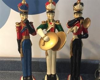 Ceramic marching soldiers.