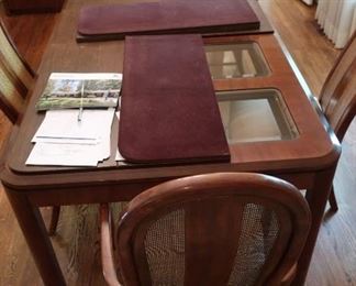 Dining rom  table with  pads.  It  has  glass  inserts.  It  has  2  leaves. The table  is  42"  wide and  68"  long  without  the  leaves.  Each  leaf  is 15 1/2"