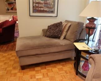 chaise  lounge(as  is)