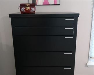 bedroom  set- black  chest  