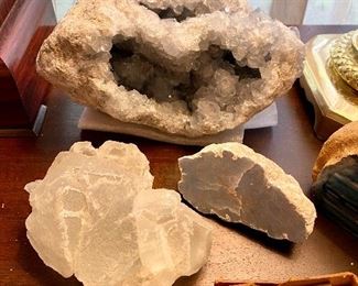 Natural crystal & mineral specimens.