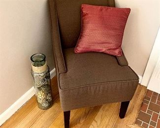 Nice clean upholstered chair,