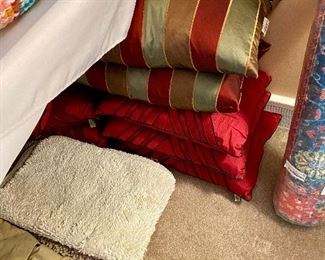 Nice decorator pillows.