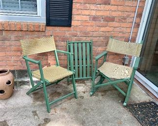 Folding table & director's chairs set.