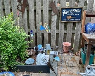 Lovely garden decor!