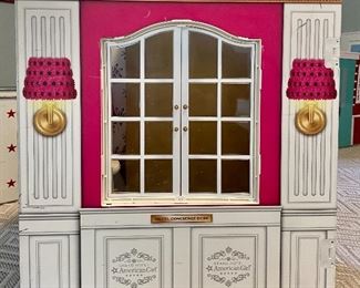 detail - Folds up into this