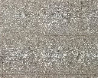 detail - textured tray surface