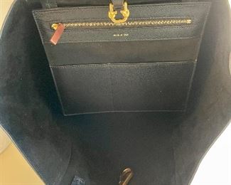 detail - clean! Interior pocket with zipper.