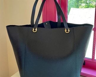 Item 124:  Oscar de la Renta Tote, Black, with an interior zipper pocket - this item is in like new condition: $195