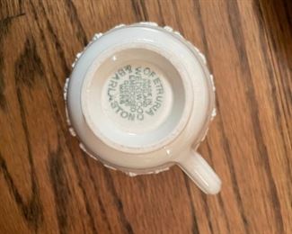 Wedgewood Embossed Queensware Shell on Edge Dinnerware. Six-piece service for 12. Photo 2 of 6