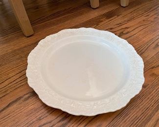 Wedgewood Embossed Queensware Shell on Edge Dinnerware. Six-piece service for 12. Photo 5 of 6