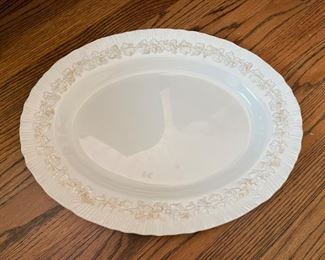 Wedgewood Embossed Queensware Shell on Edge Dinnerware. Six-piece service for 12. Photo 6 of 6