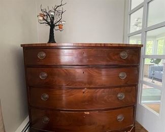 Vintage Mahogany 4-drawer bureau. Needs work!