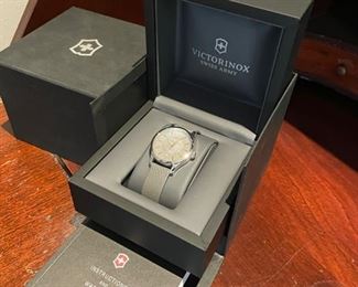 Men's Victorinox Watch. Never used! In original packaging.