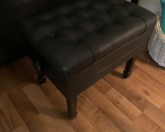 $175- Leather concert  adjustable piano bench 