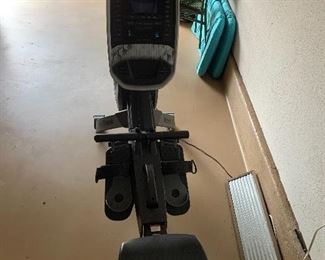 $450-  OBO~ Highly sought after Rw500 Nordic row machine 