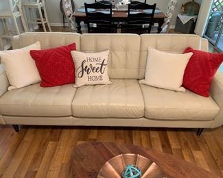 $950 - Havertys leather metropolis sofa - less then one year old retail $1600
