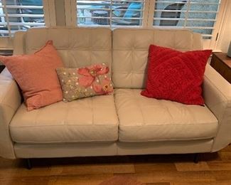 $850-like new Leather love seat