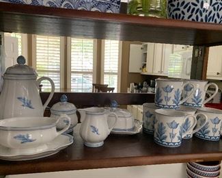 $ 225- OBO- Villeroy and Bosch “Casa Azul - Vivo ppppppppppppppppppppppppattern tea set ( a very rare find) 