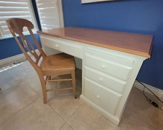 $300, Cabinet Quality White Desk w/chair, Natural top, 48" x 24" x 31"