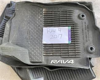 2017 Rav 4 mats
