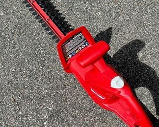 Homelite hedge trimmer 17”