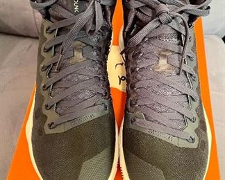 Brand new women’s Hyperdunk sneakers - size 8