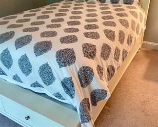 Queen bed by Aspen Home 
( no bedding )