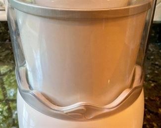Cuisinart 
Frozen Yogurt - Ice Cream & Sorbet Maker