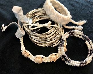 Assorted fashion jewelry 