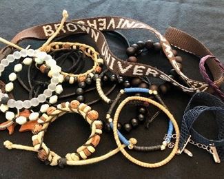 Assorted fashion jewelry 