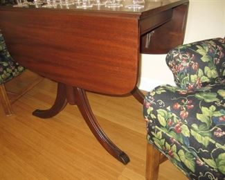 DROP LEAF TABLE