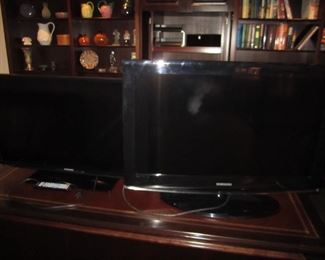 2 SAMSUNG TV'S ONE IS 32"