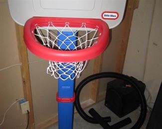 LITTLE TIKE BB GOAL WITH BALLS