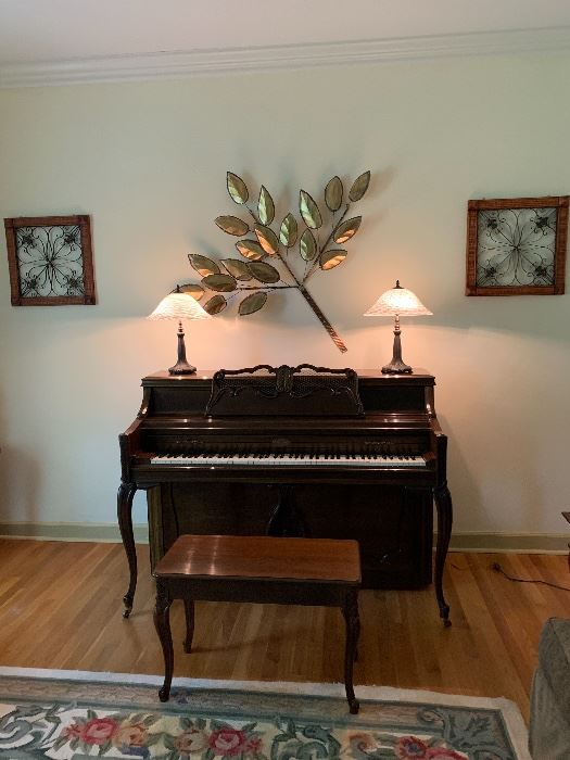 Very Nice Wurlitzer Piano has a wonderful "feel" of the keys. Sounds very nice considering it has not been tuned in some time.