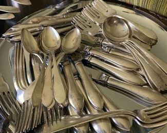 STERLING FLATWARE "Pointed Antique" Reed and Barton. 9 (4PC) PLACE SETTINGS AND MANY EXTRAS. TOTAL WITH SERVING PIECES ... 62